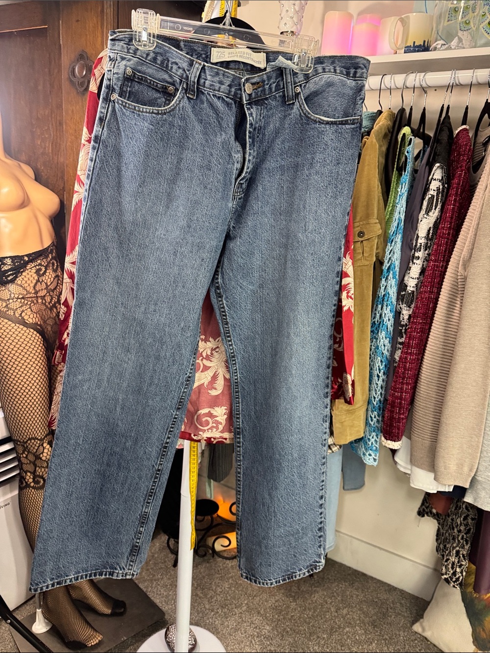 Levi's Women's Straight Leg Jeans in Medium Blue Wash